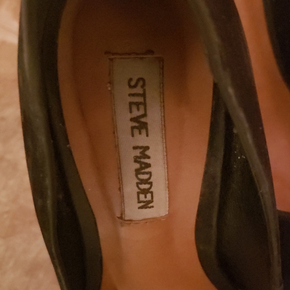 Shoes - Picture 4 of 4